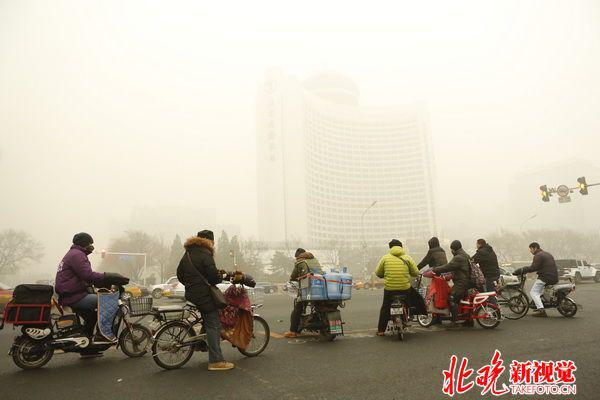 北京昨日雾霾又破峰值 好消息:冷空气今日抵达