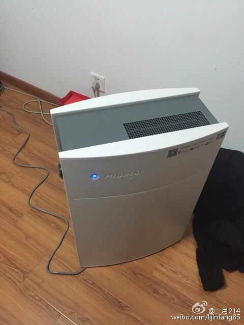 blueair空气净化机开机有塑料味道？