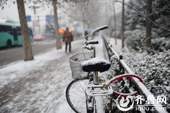 济南小寒迎新年第一场降雪 空气质量仍为中度污染