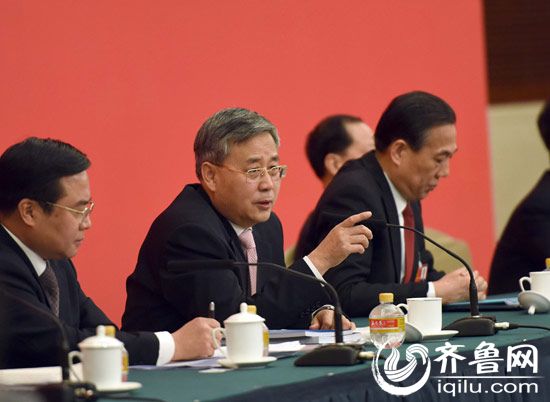 在回答山东广播电视台融媒体记者关于治理大气雾霾的问题时,郭树清表示,治理雾霾是我们很关心很头疼的问题