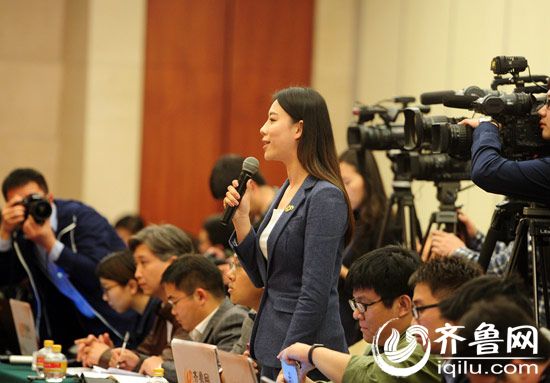 山东广播电视台融媒体记者提问(刘畅张伟摄)