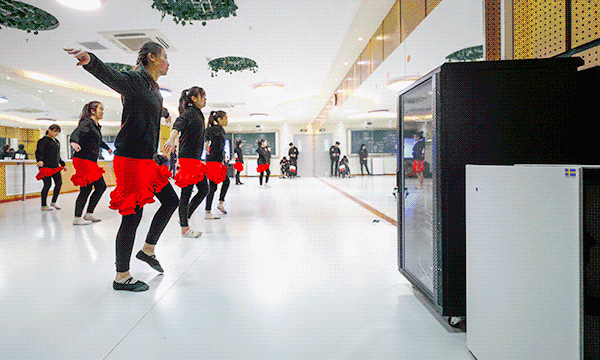 1513399437302454.gif 5.gif