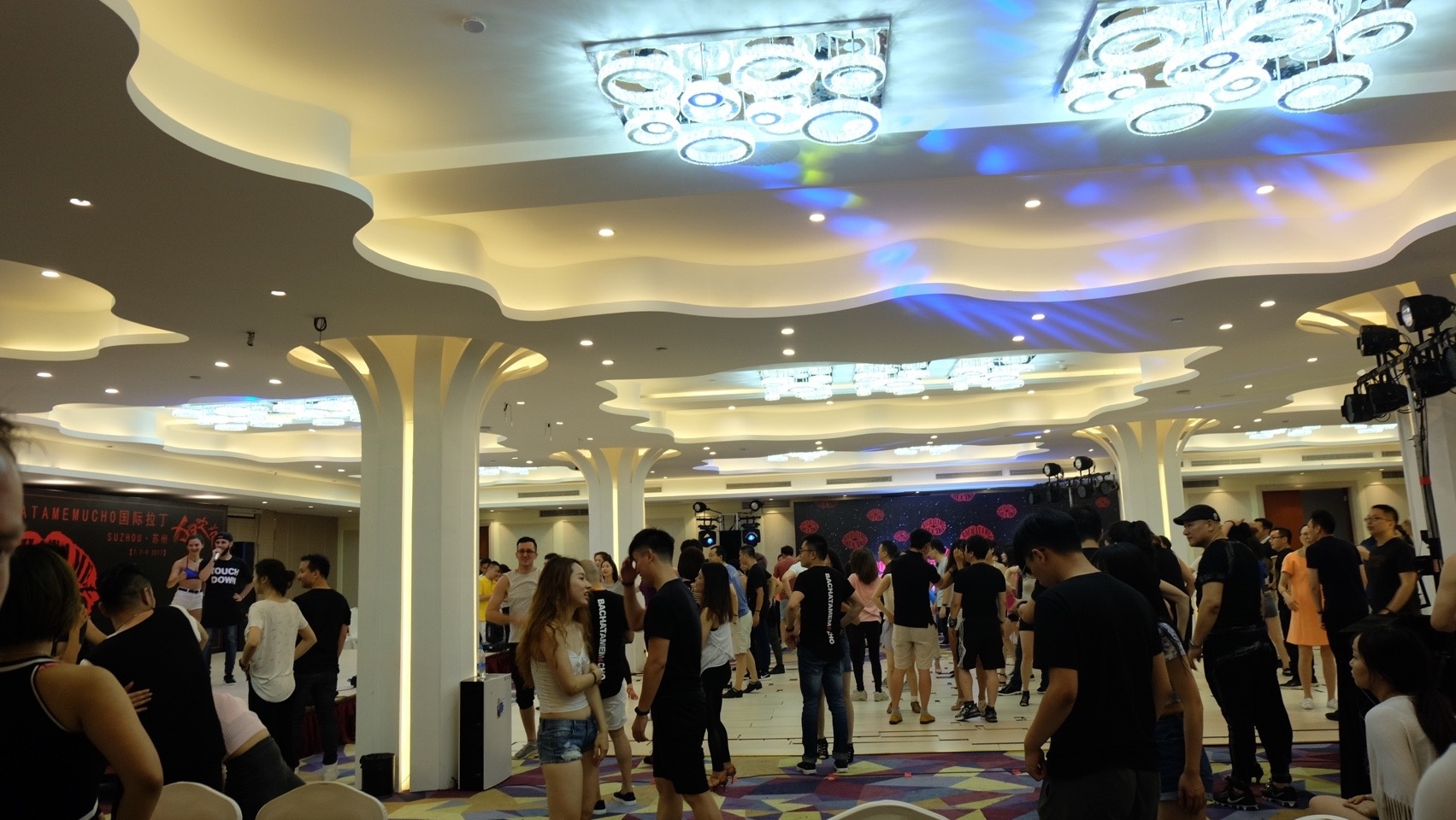 点击放大图片浏览